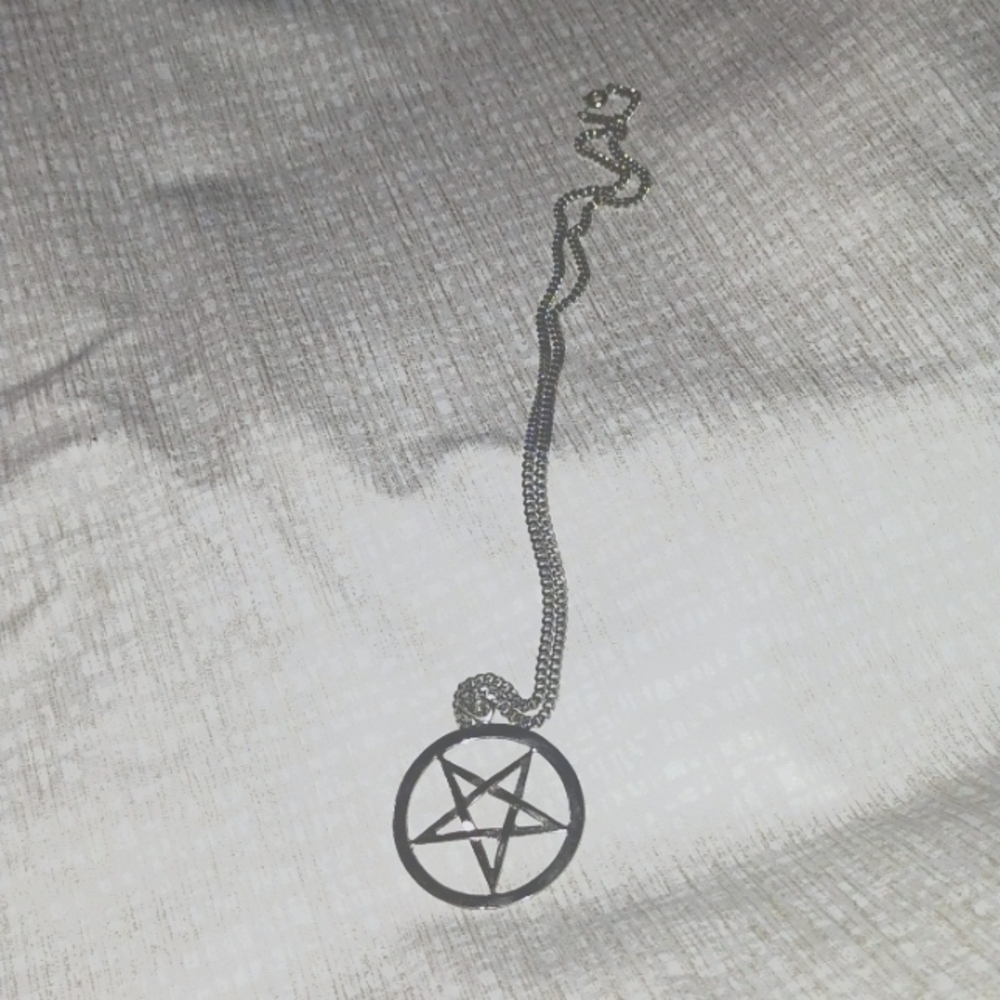 Unisex Adult inverted pentagram necklace